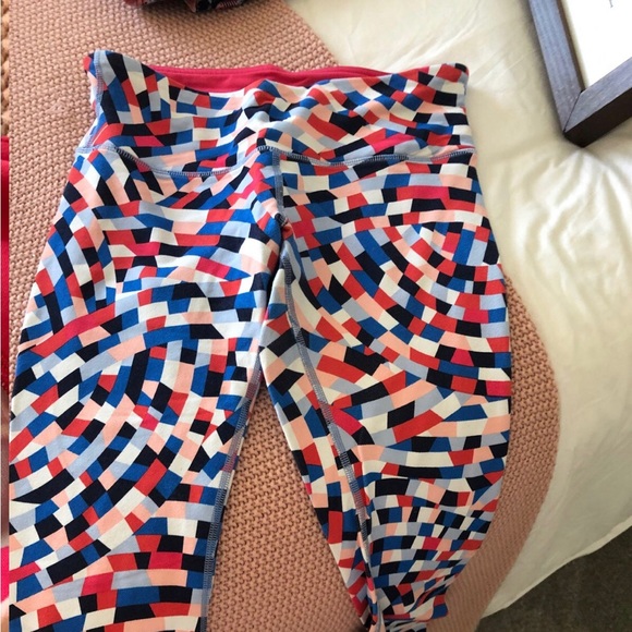 Lululemon Crop Leggings - Size 8 - Picture 3 of 3